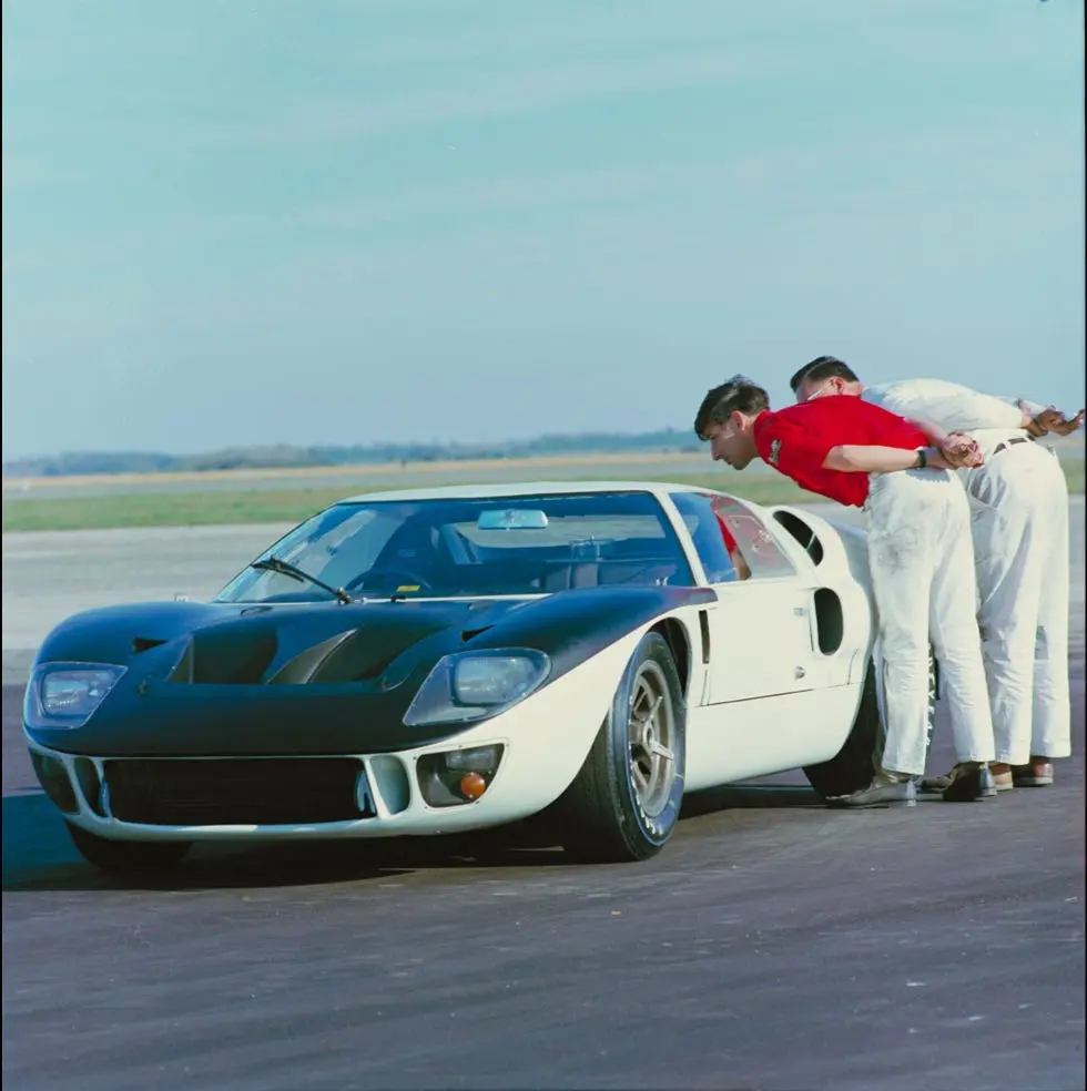 Land vehicle, Vehicle, Car, Sports car, Race car, Supercar, Ford gt40, Ford gt, Performance car, Hood,